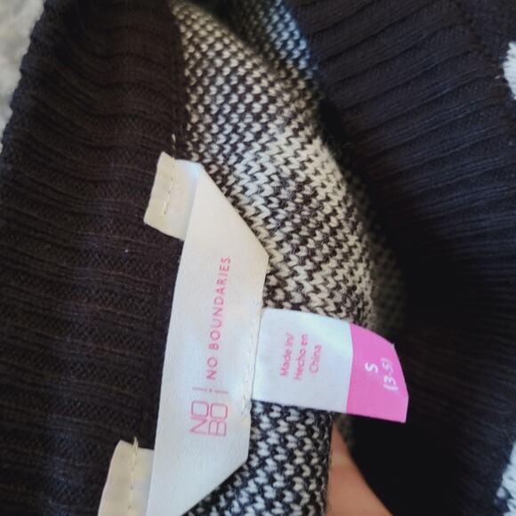 Girls Long Sleeve Black and White Butterfly Pull Over Sweater size S (3-5) - Picture 3 of 3